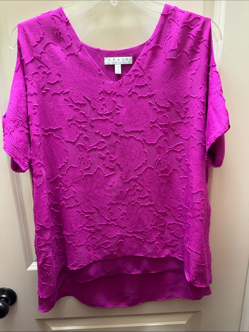 Chaus Women's Fuchsia Textured V-Neck Cold-Shoulder Blouse